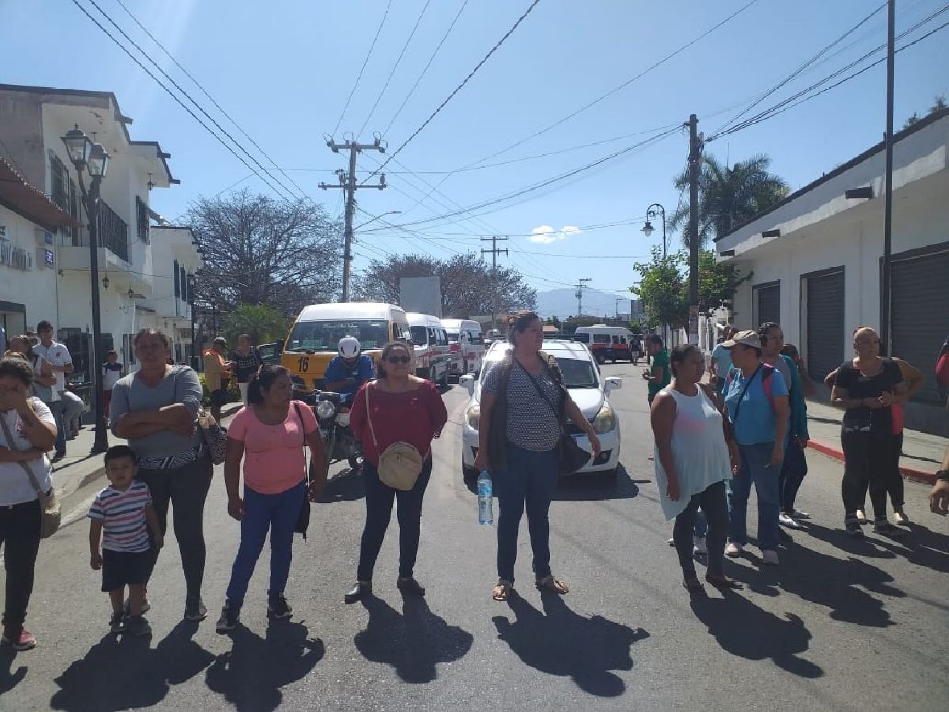 Demandan terminar reconstrucción de primaria de Tlaquiltenango
