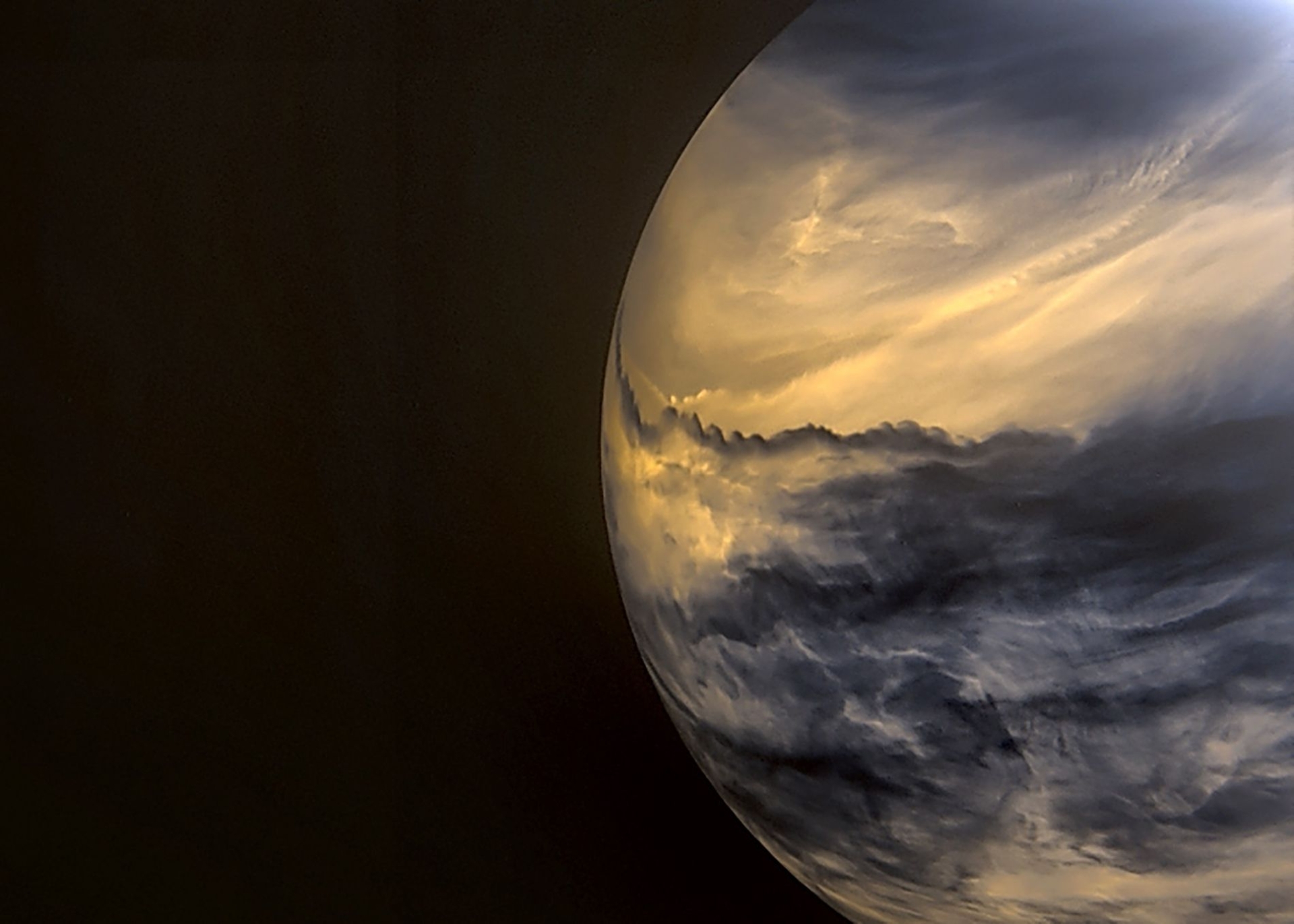 Descubren por primera vez cueva volcánica en Venus