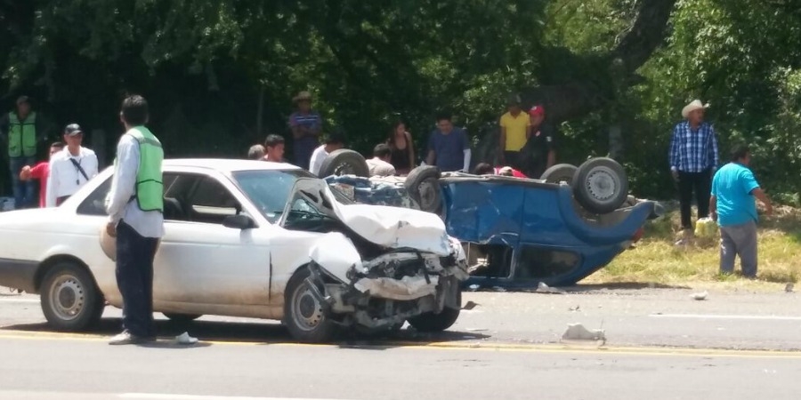 Se registra choque frontal en Puente de Ixtla
