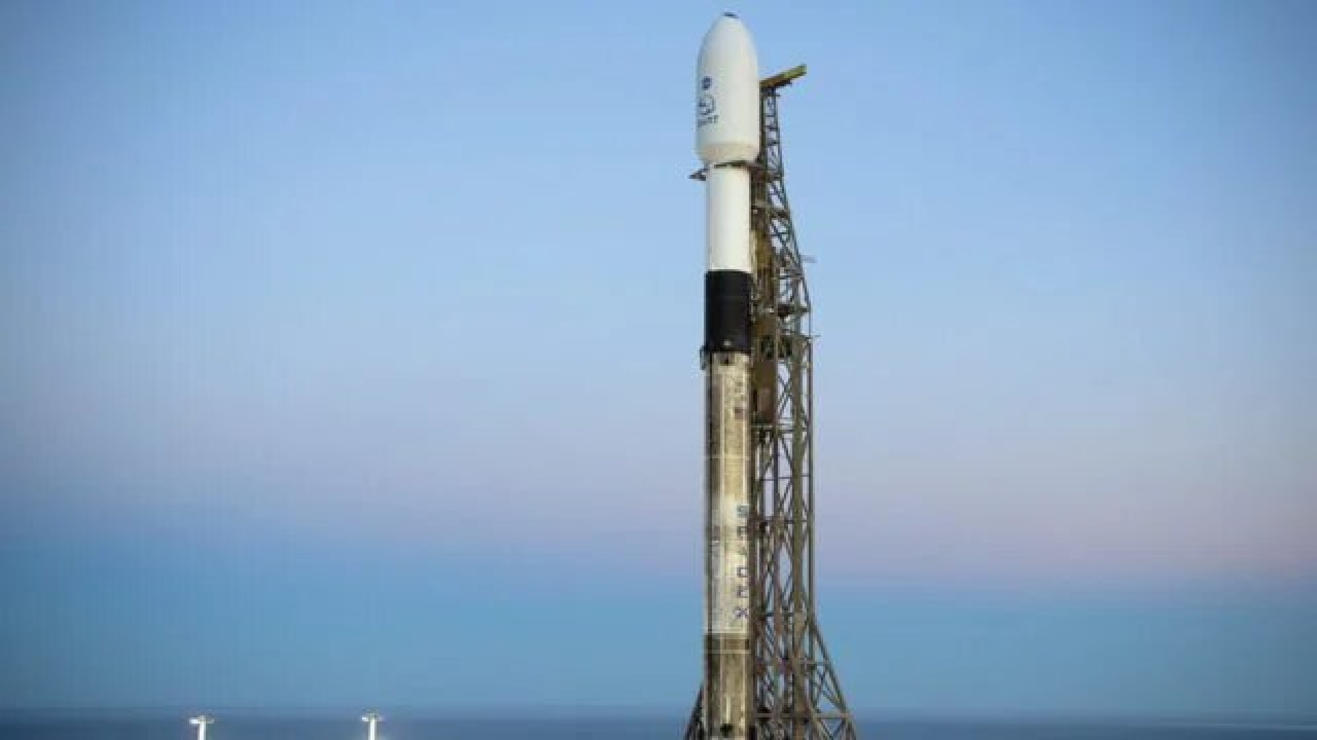 NASA lanza satélite para estudiar el calor de los polos terrestres