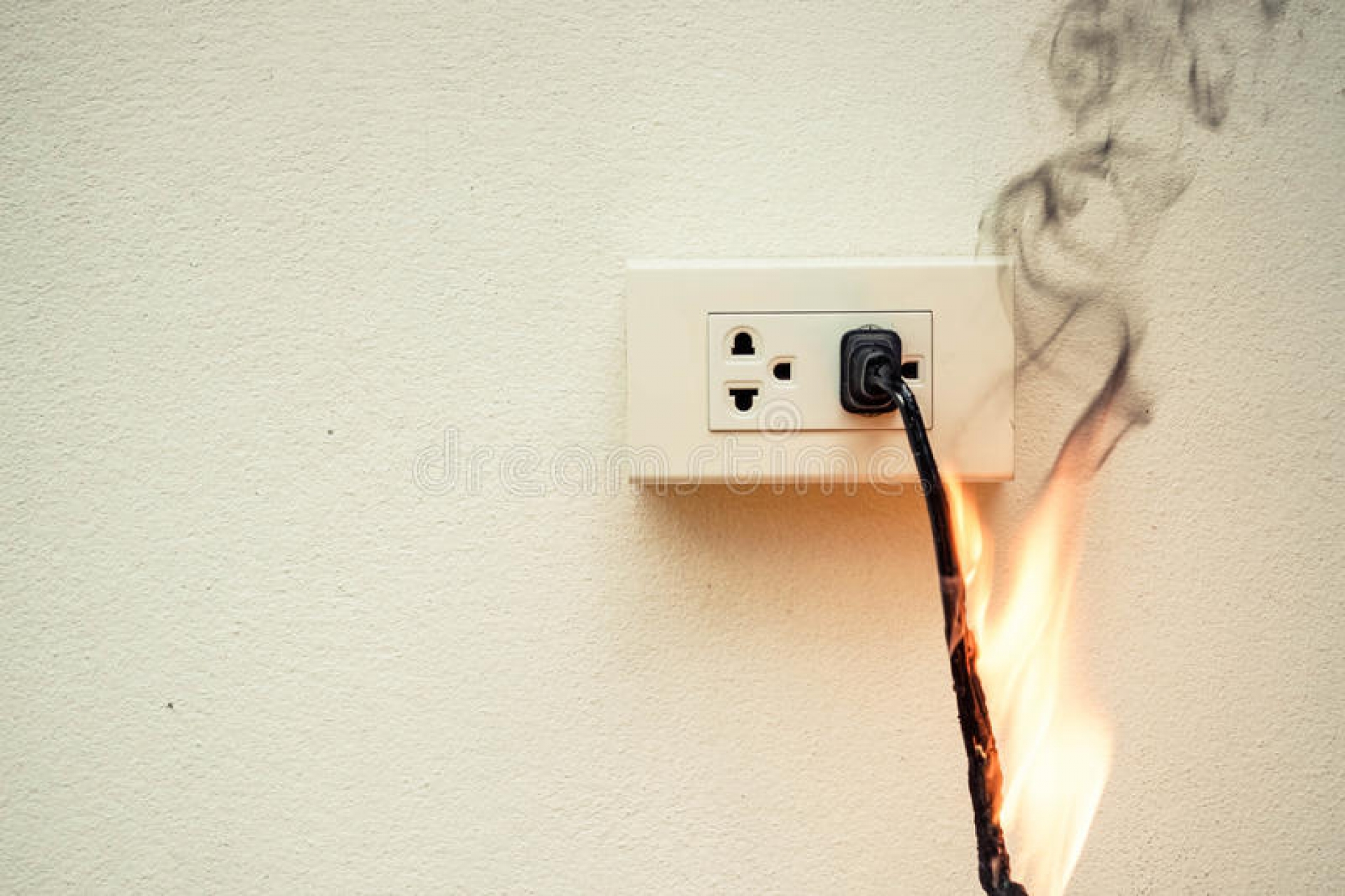 Se incendia una casa en la Barona