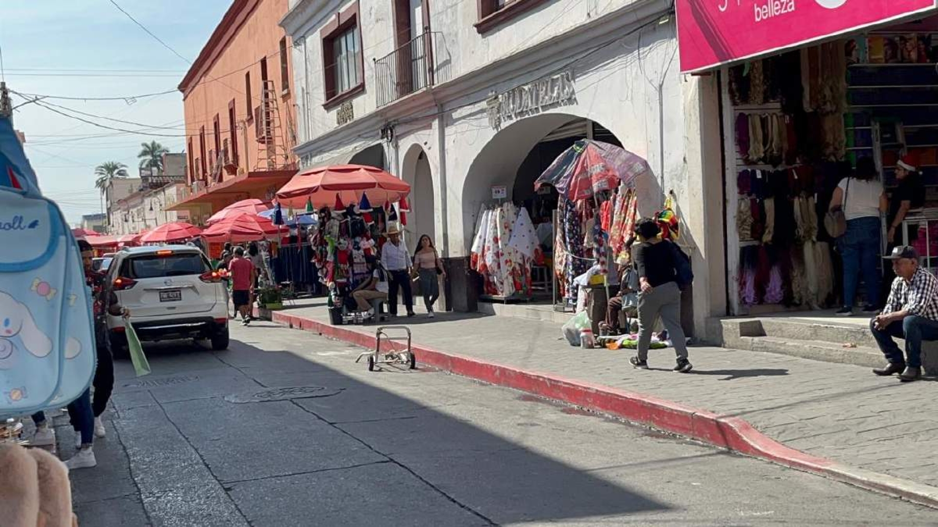 Empresarios de Cuautla exigen alto a tiendas chinas