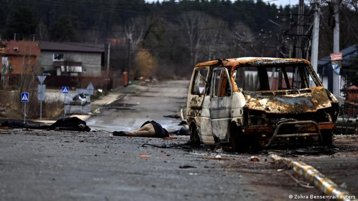 Ucrania acusa a Rusia de una "masacre" de civiles en la ciudad de Bucha