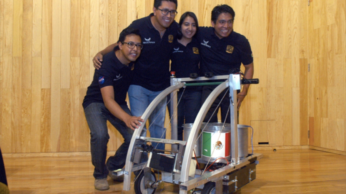 Estudiantes de la UNAM ganan premio de la NASA por robot explorador espacial