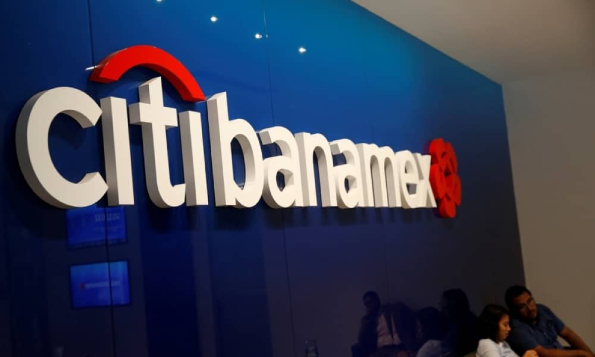 Juez frena venta de Banamex por adeudo a Oceanografía