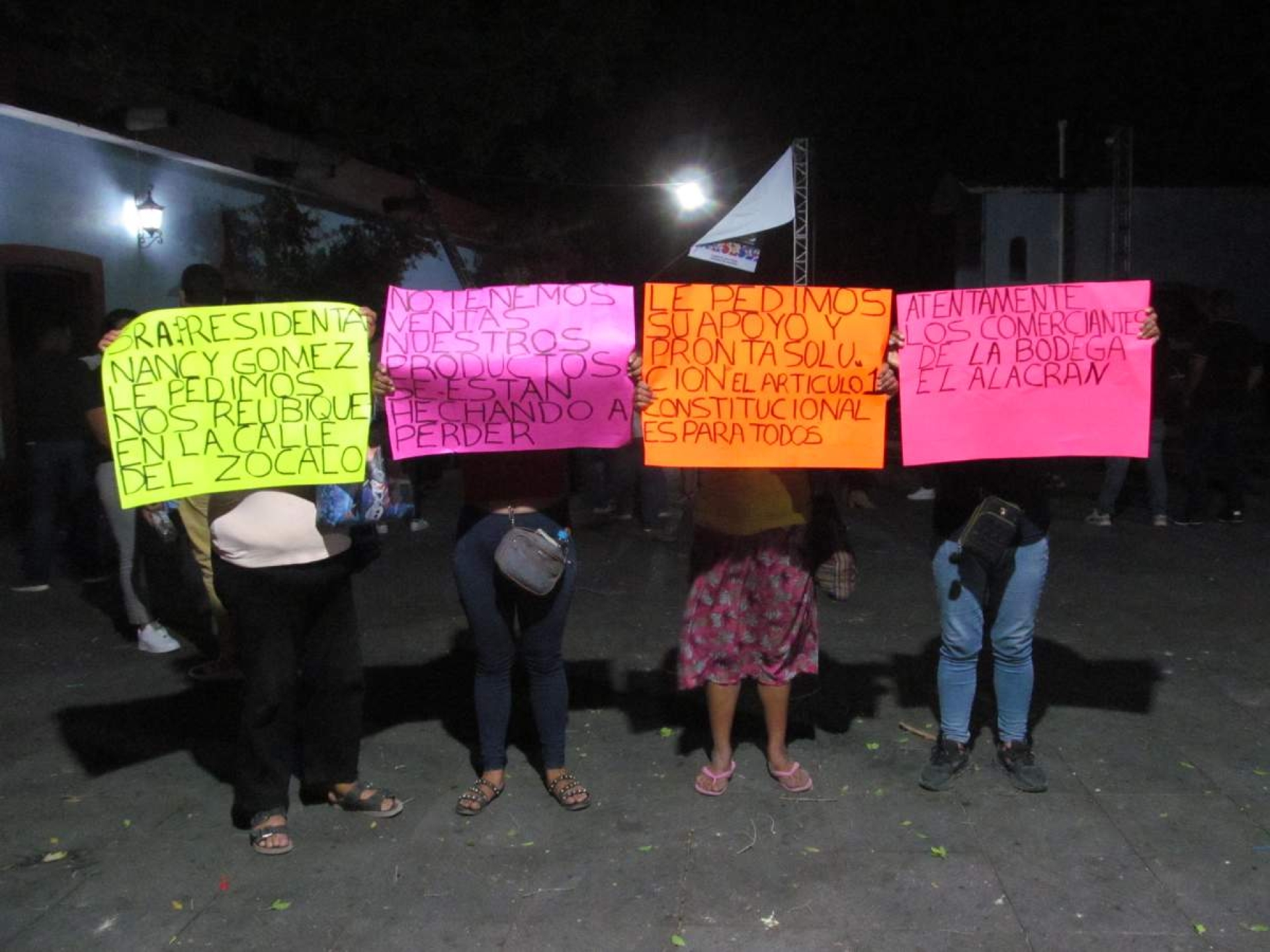 Comerciantes reubicados piden regresar al centro