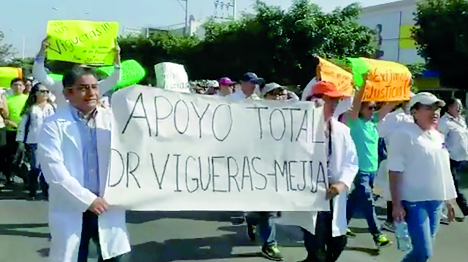 Médicos marcharon de manera pacífica en Cuautla en apoyo a colegas