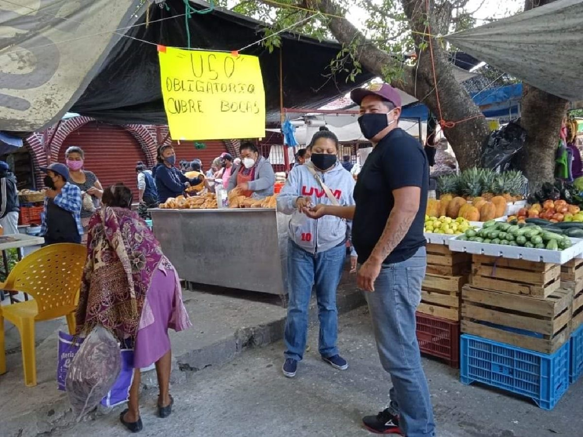 Comerciantes mantienen en Coatetelco medidas preventivas