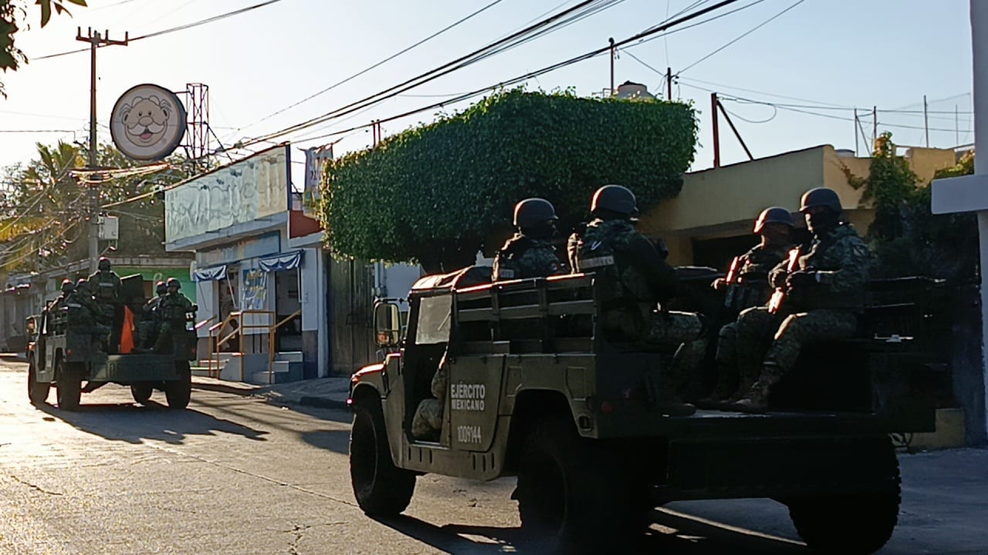 Patrulla Ejército Mexicano calles en Cuernavaca