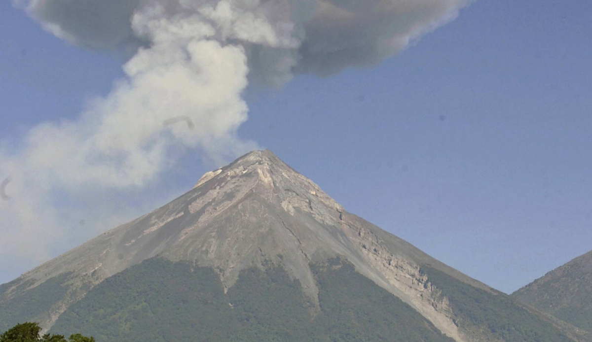 VIDEO: Volcán de Fuego en Guatemala entra en erupción