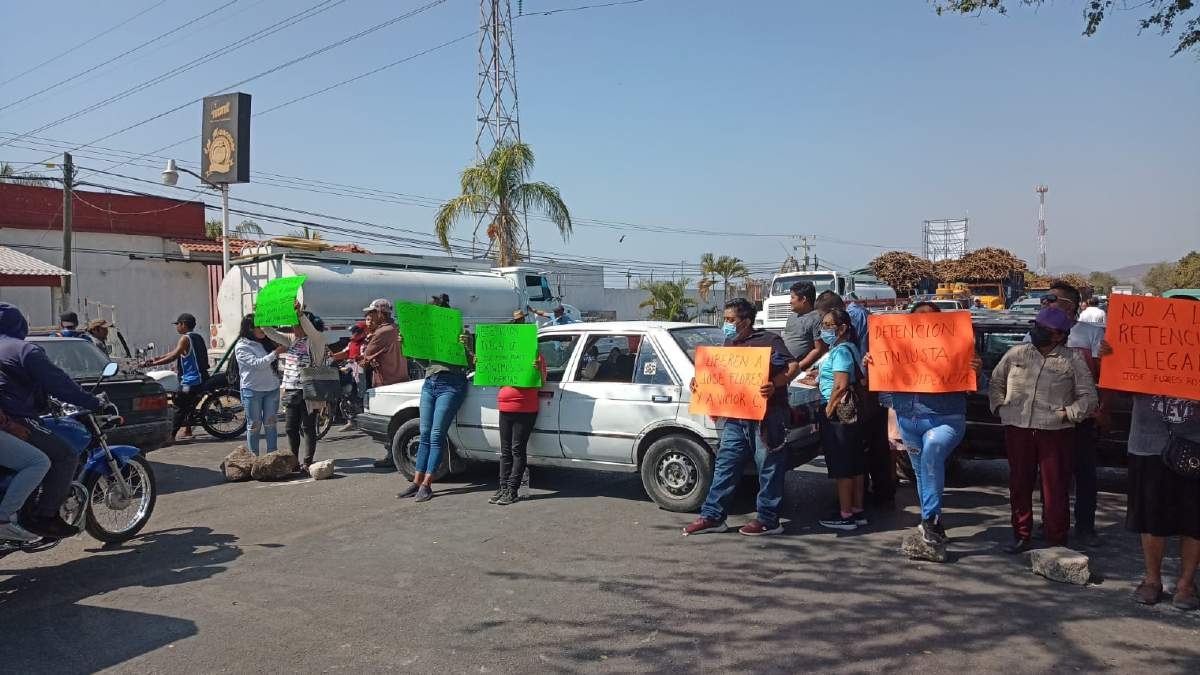 Habitantes de Xoxocotla bloquean carretera Alpuyeca-Jojutla