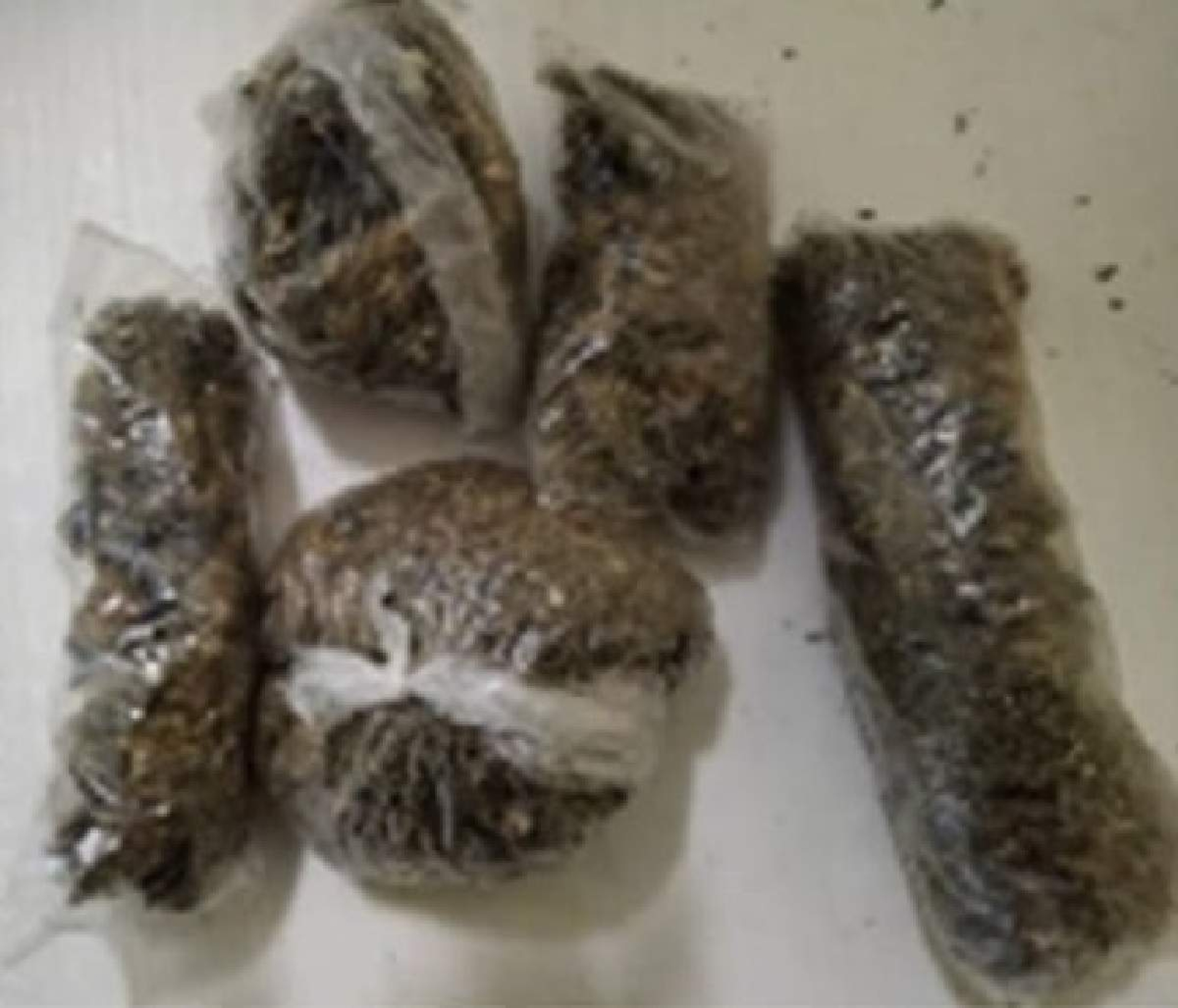 Encontraron droga entre sus pertenencias