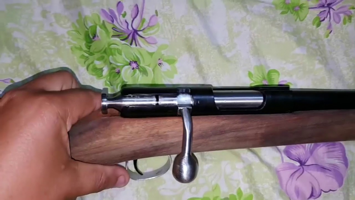 Detienen a un hombre armado con un rifle