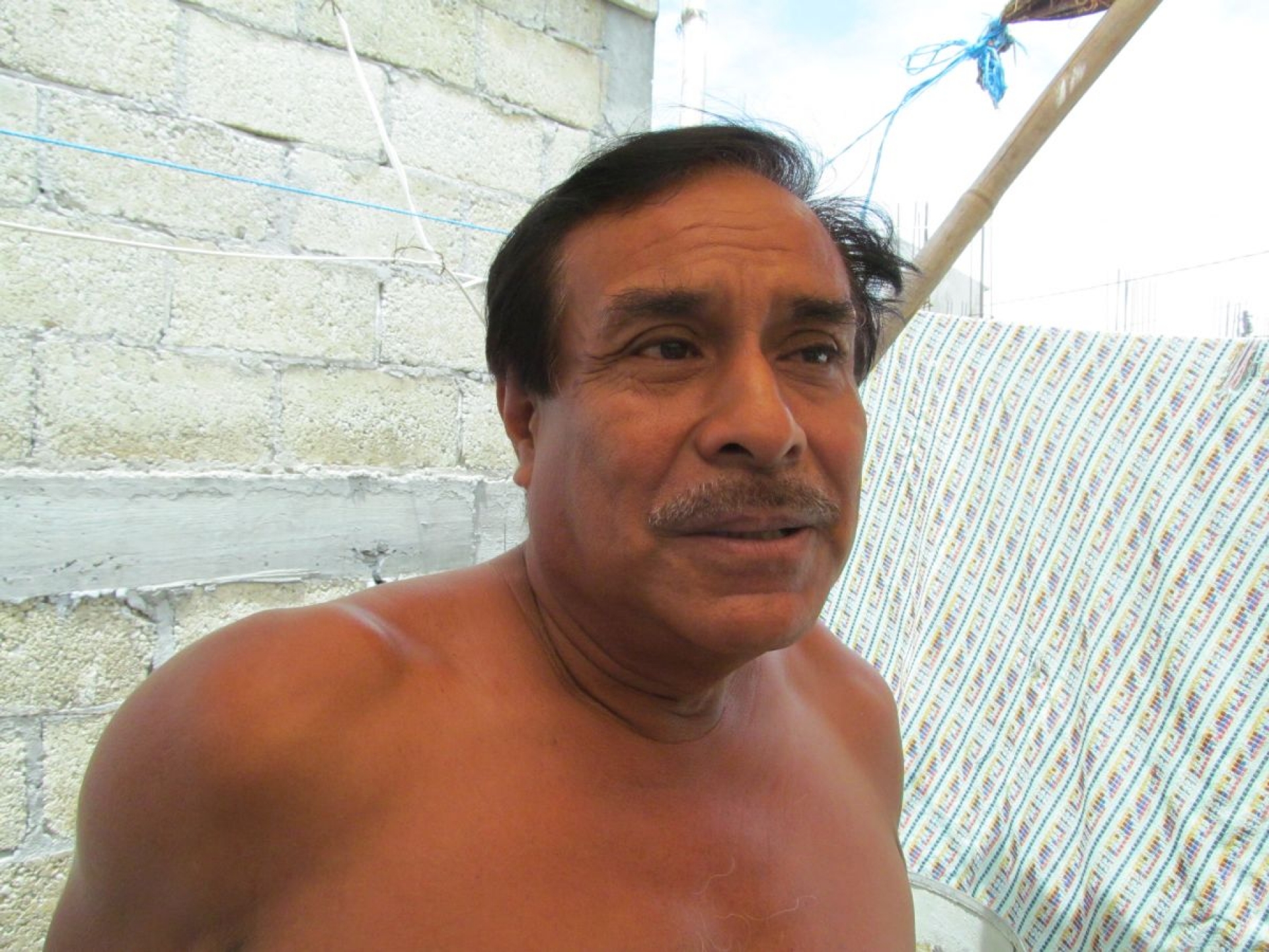 Sigue viviendo en una carpa, en la colonia Zapata