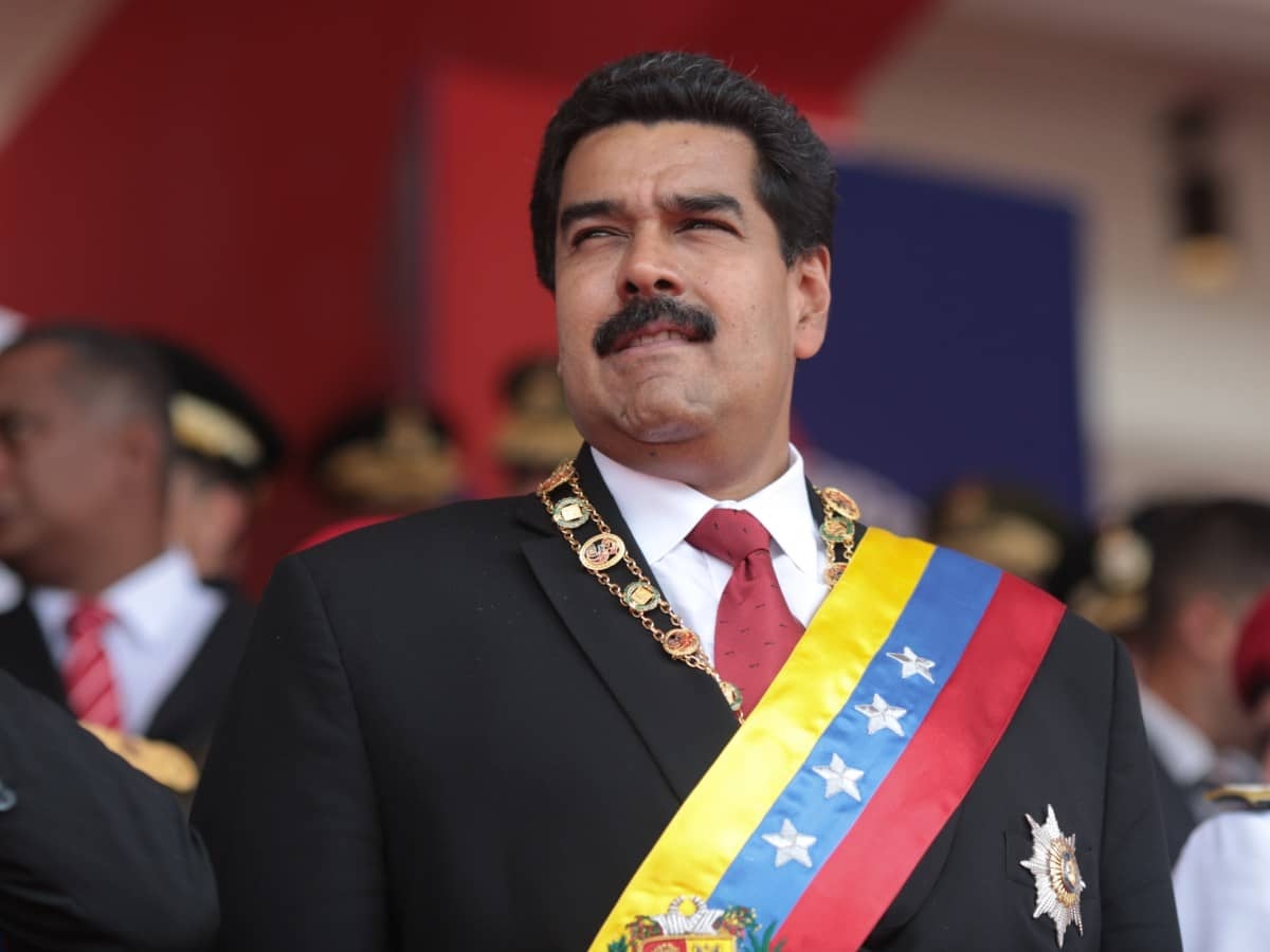 Nicolás Maduro ofrece "apoyo" al gobierno de Cuba