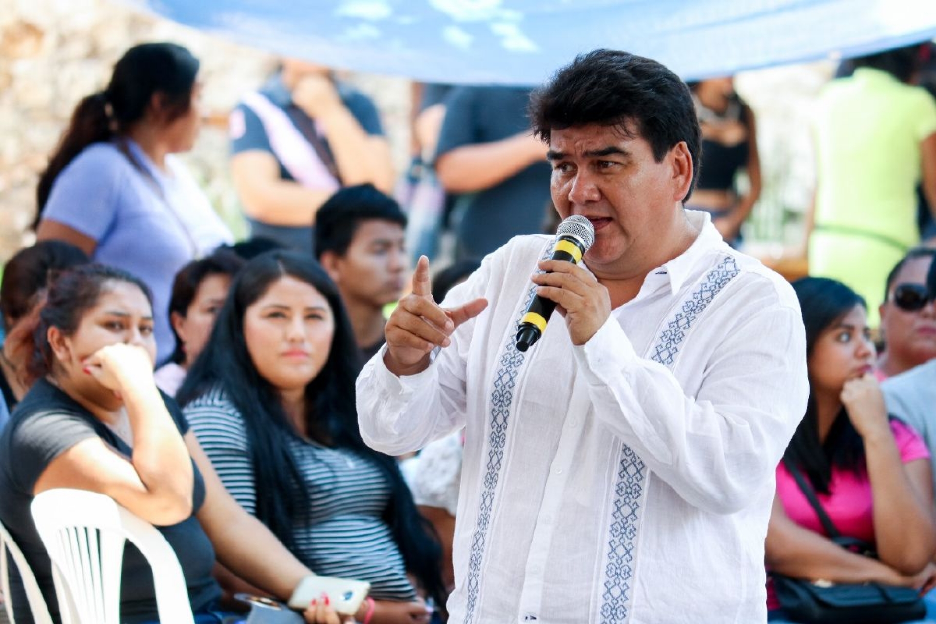 Ofrece Agüero Tovar transporte universitario gratuito
