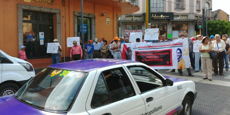 Protestan integrantes de la Asociación Cívica Morelense