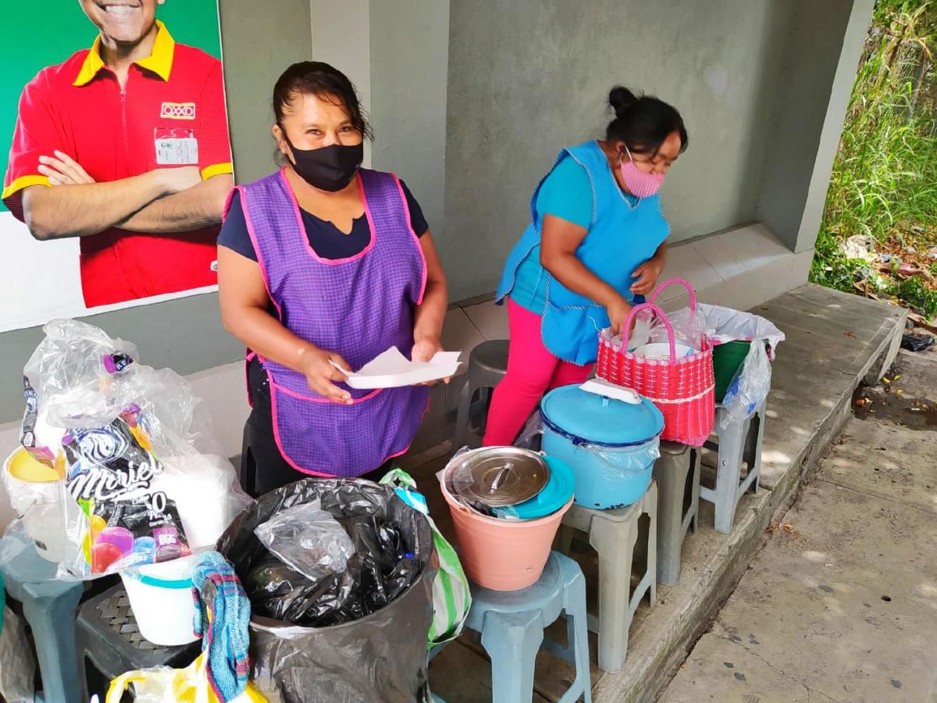 Por necesidad regresó a vender sus tacos