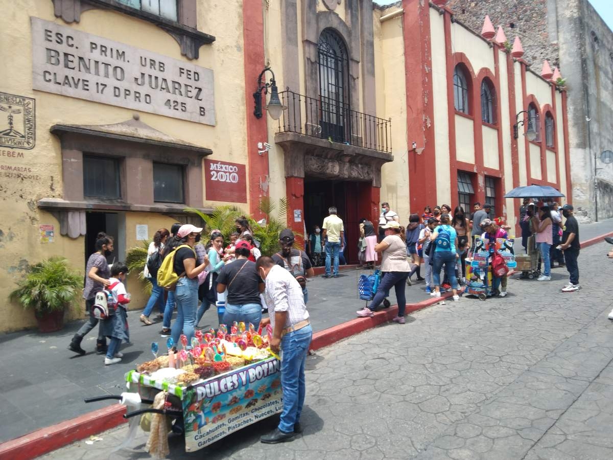 Buscarán que las escuelas reciban agua en pipas