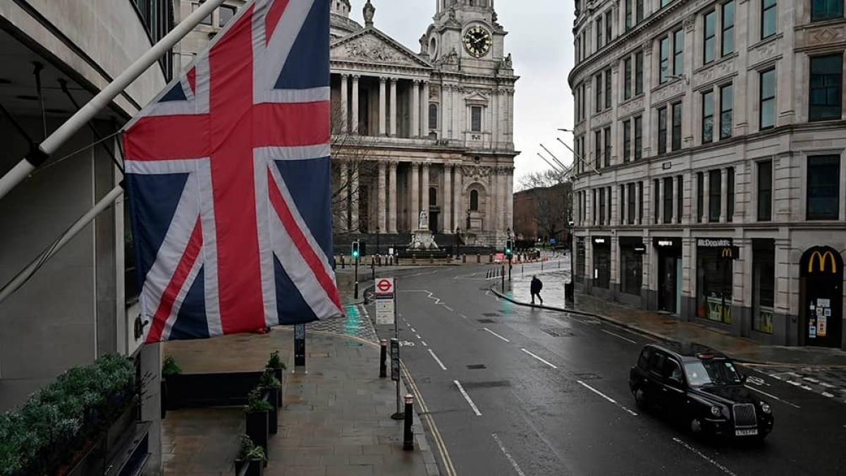 Inglaterra levanta todas las restricciones por COVID