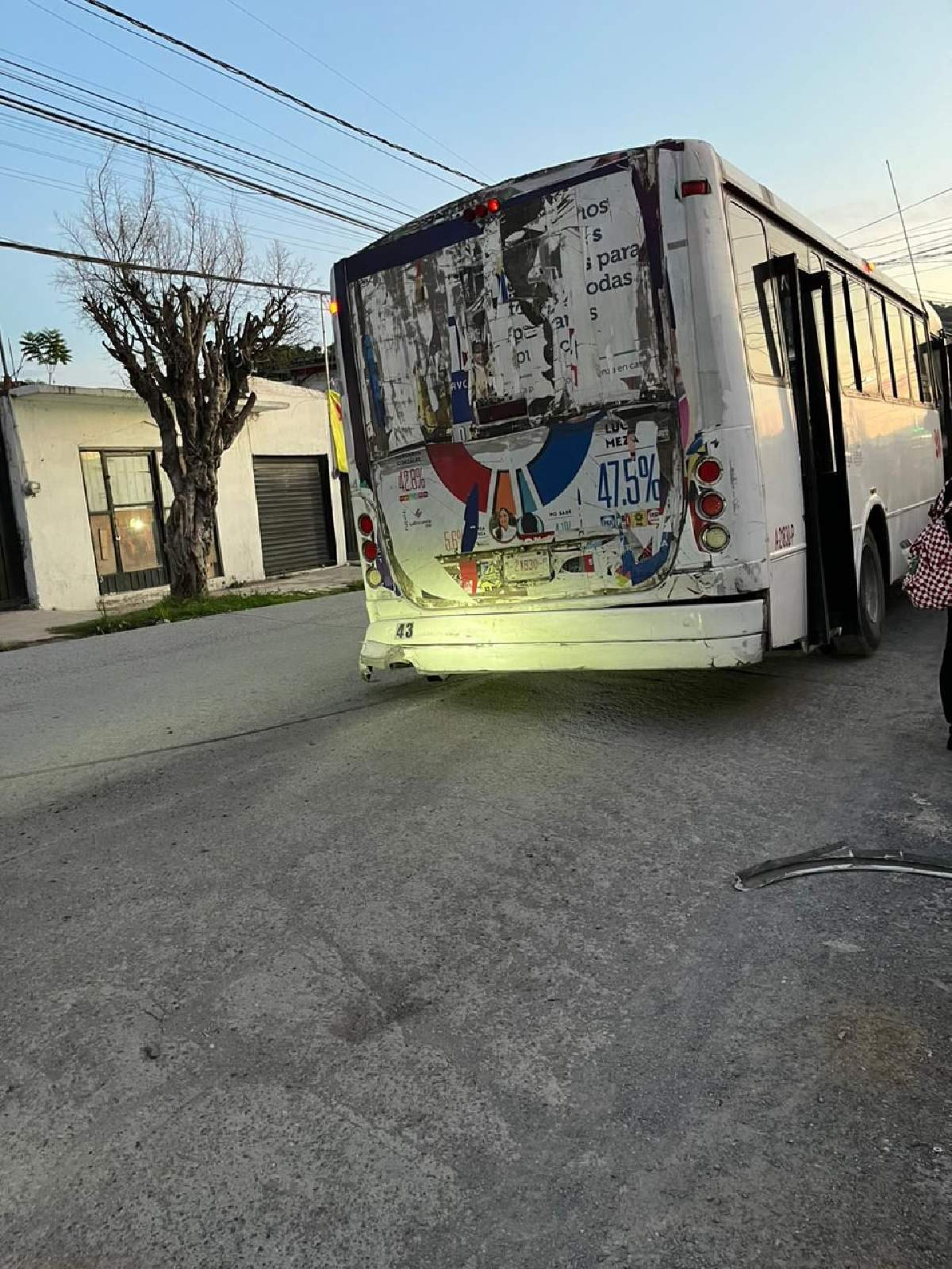 Se le salió una llanta a “ruta” en Jiutepec