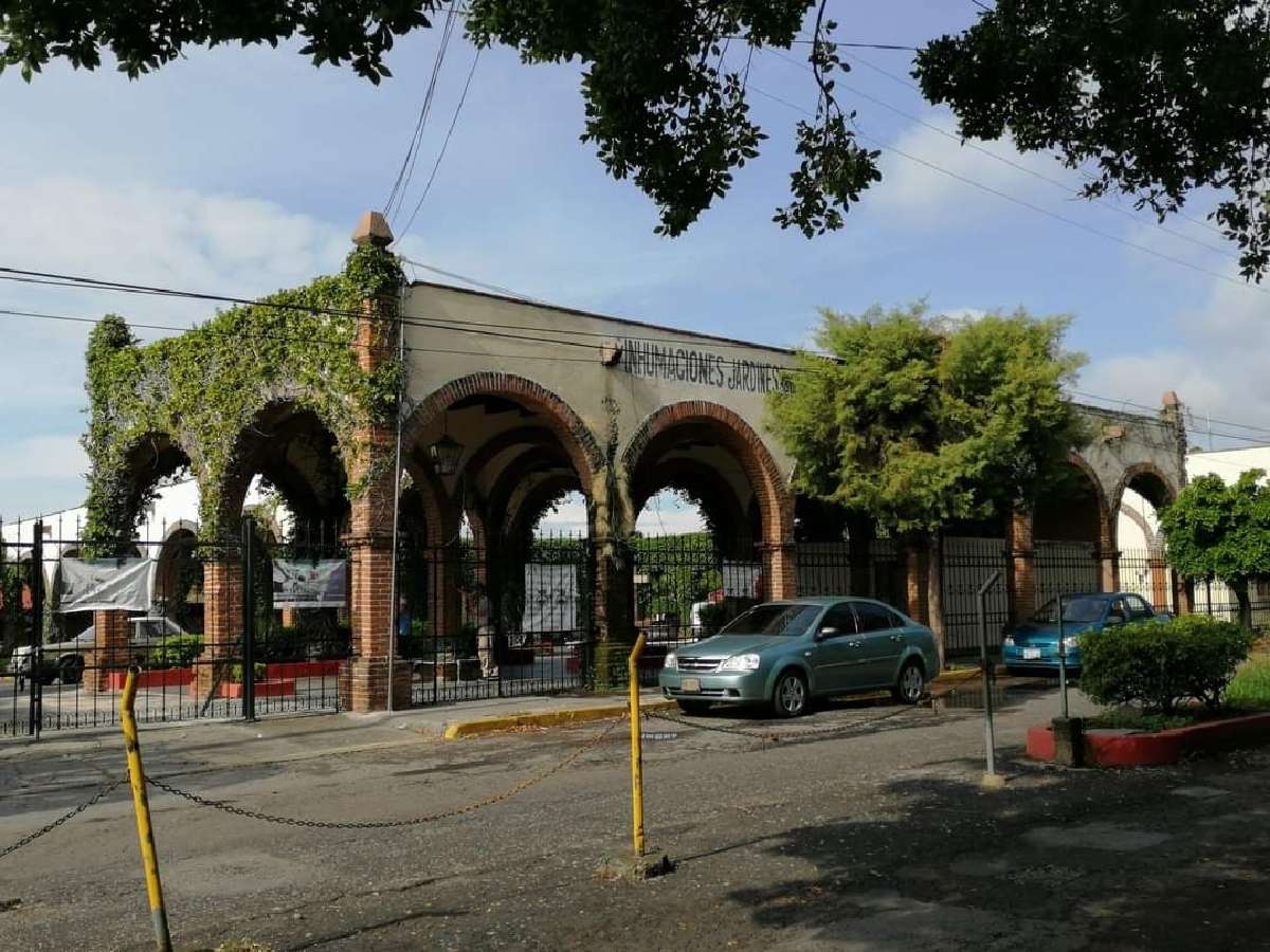 Revisan daños por sismos en panteón de la Paz