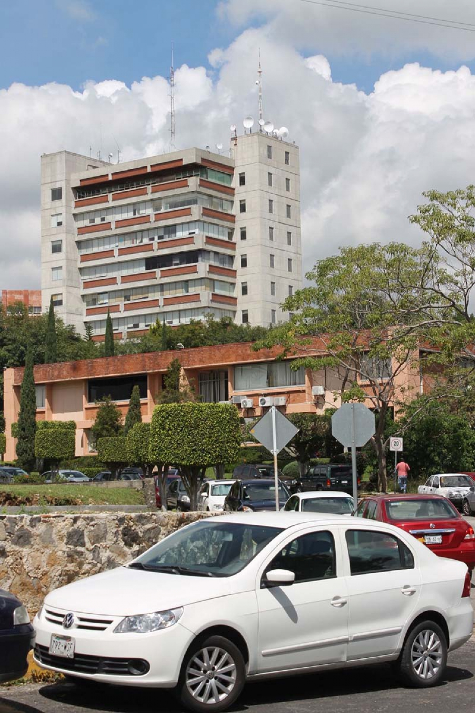 Alerta rector sobre los desafíos del 2021