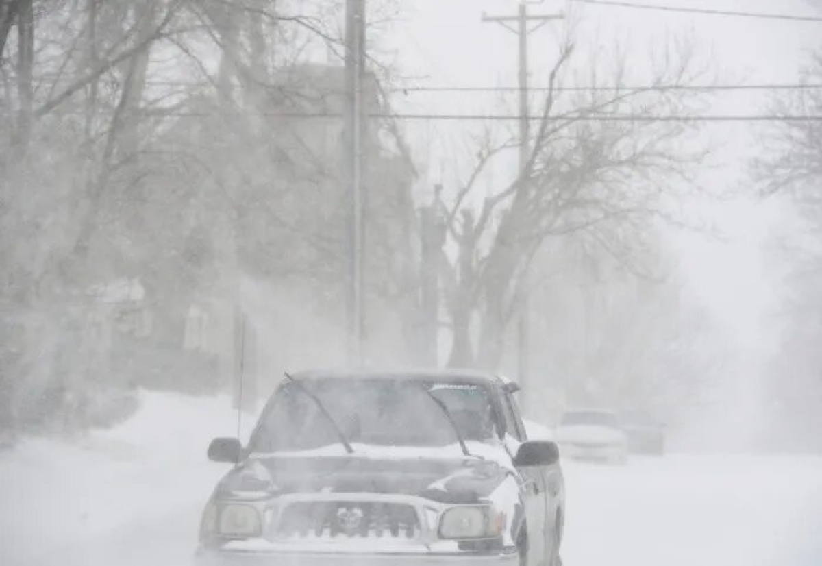 Tormenta invernal azota EU y causa cancelación de vuelos