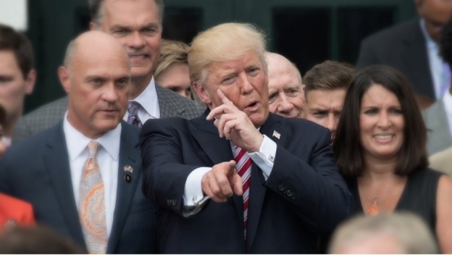 Proponen "ley covfefe" para archivar tuits de Donald Trump
