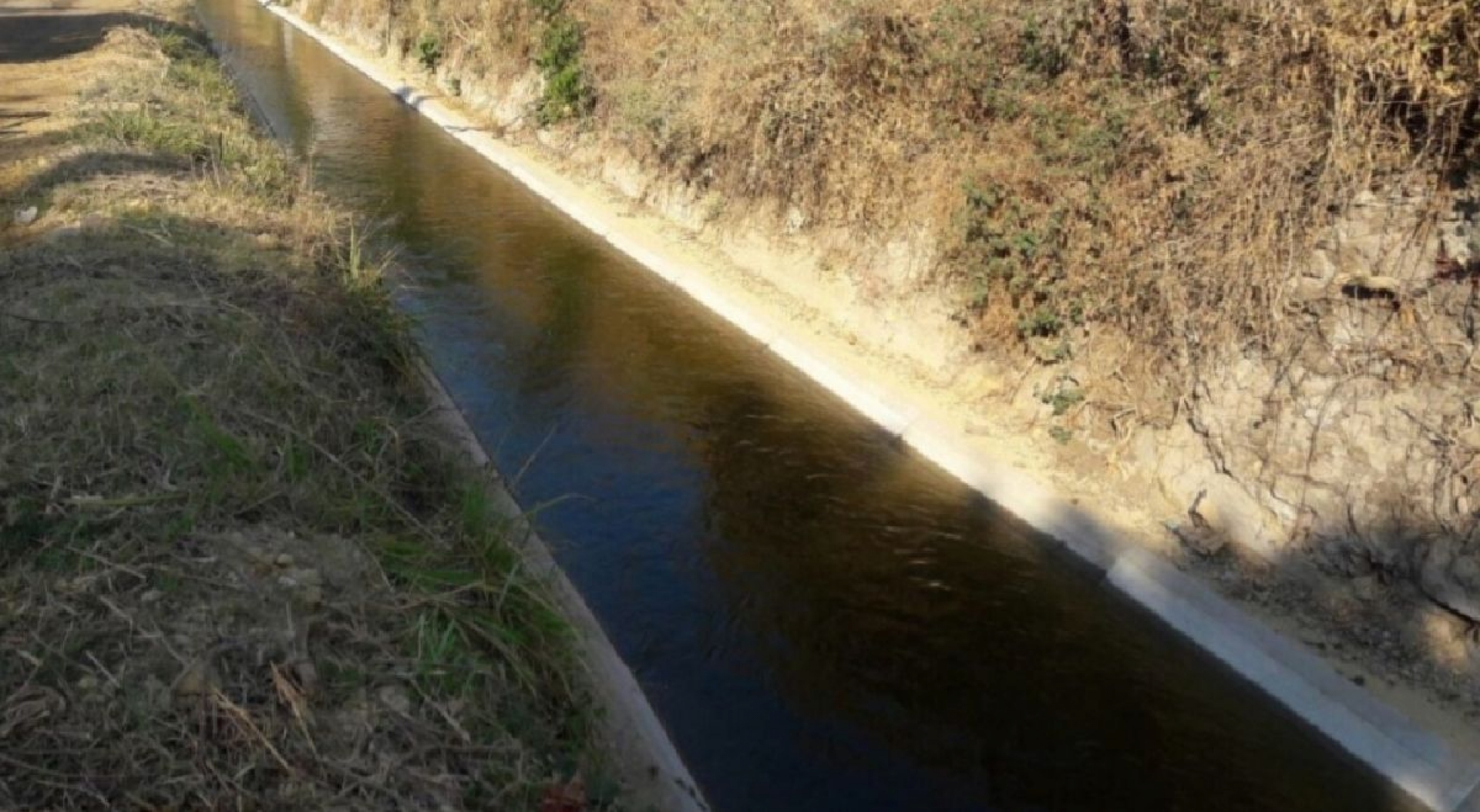 Sin concluir, encasquillamiento del canal de riego “El Dique”