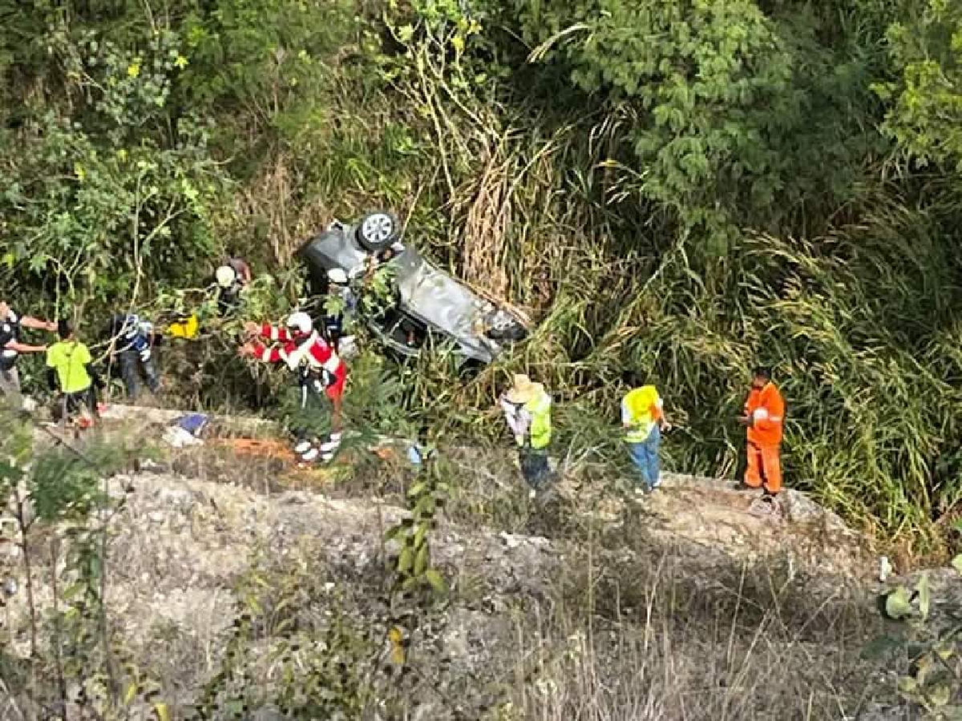 Fallece mujer durante una volcadura