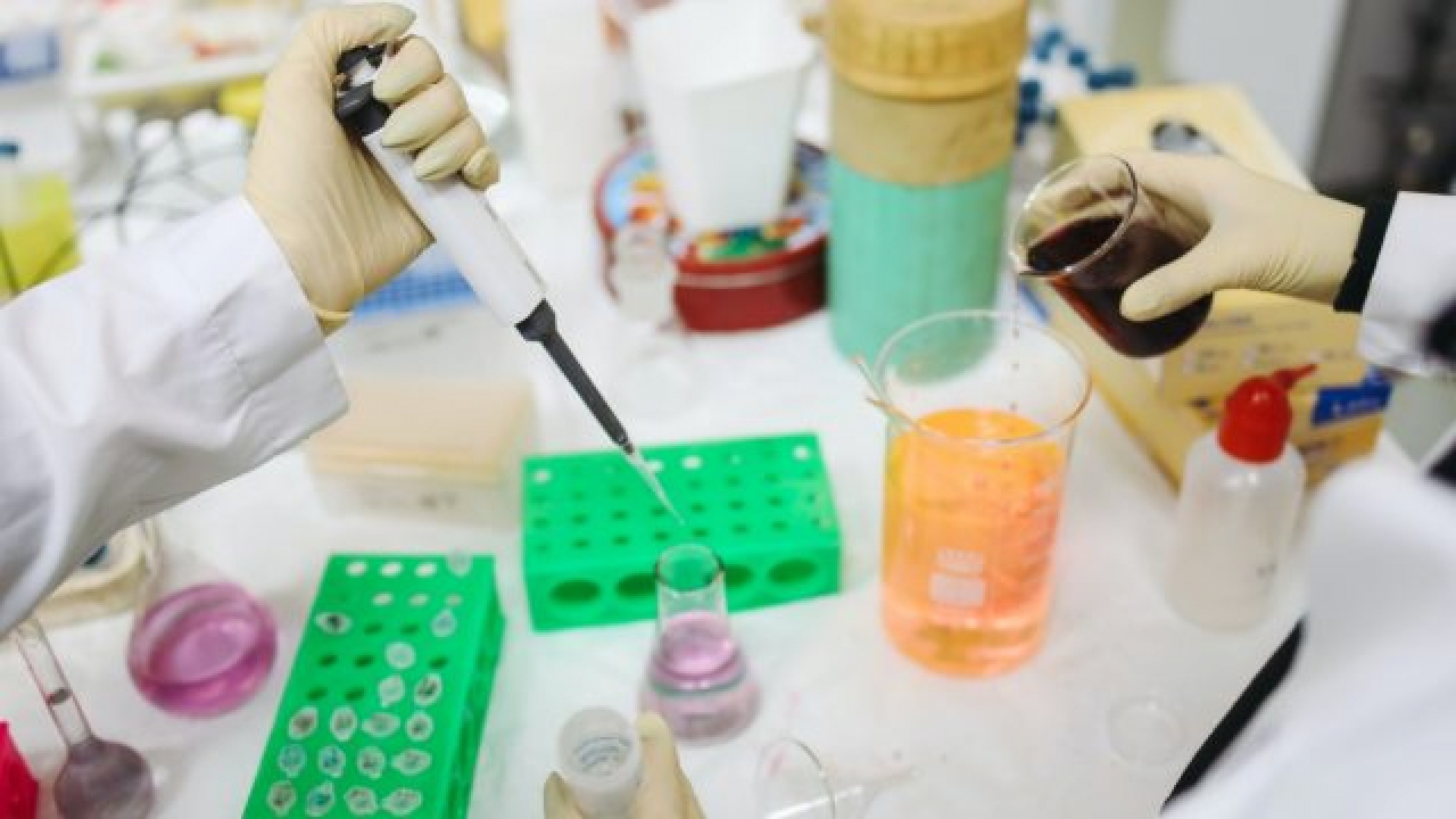 Regeneron inicia pruebas en humanos de su tratamiento contra Covid-19