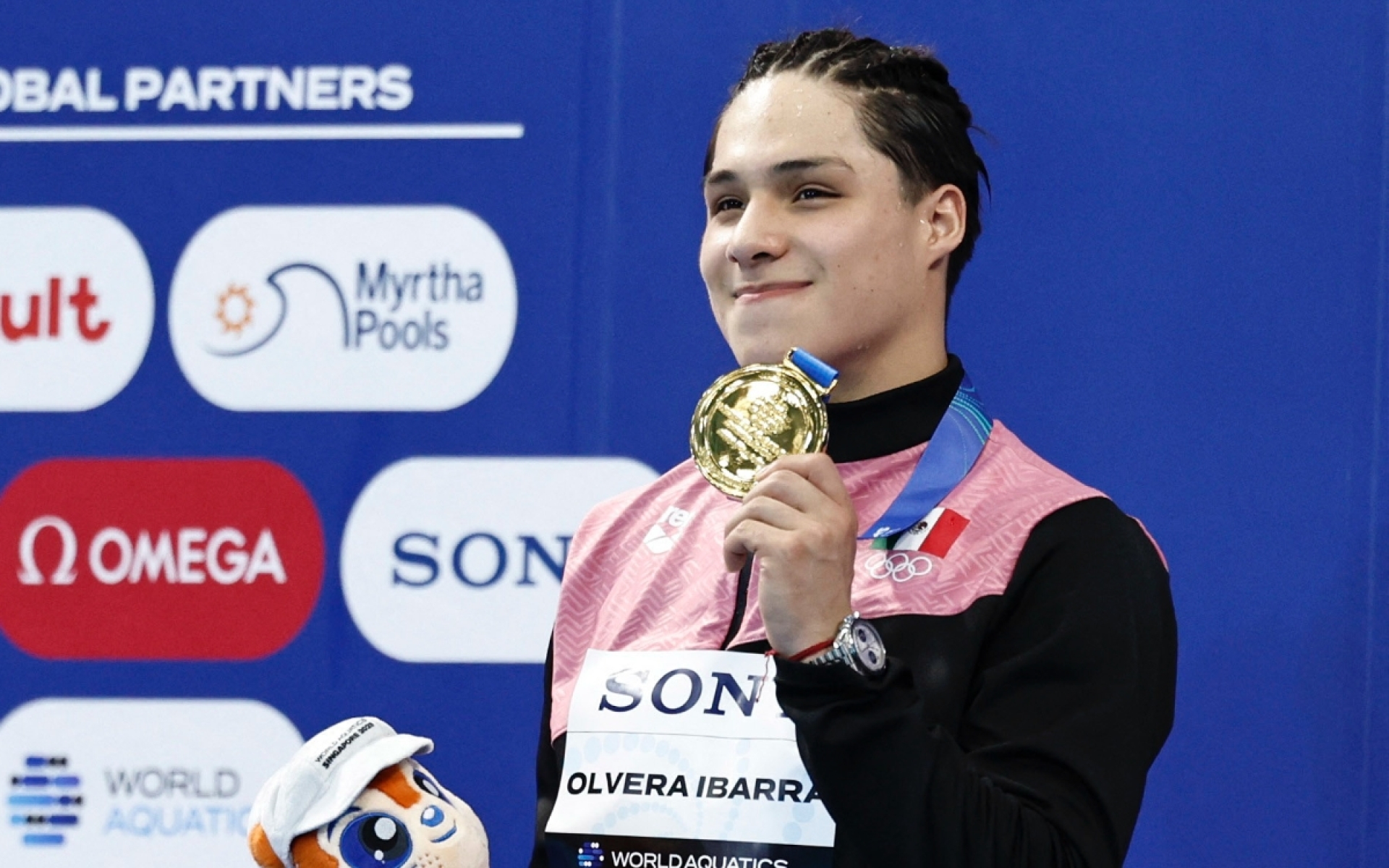 Osmar Olvera gana medalla de oro en Mundial de Clavados 2025