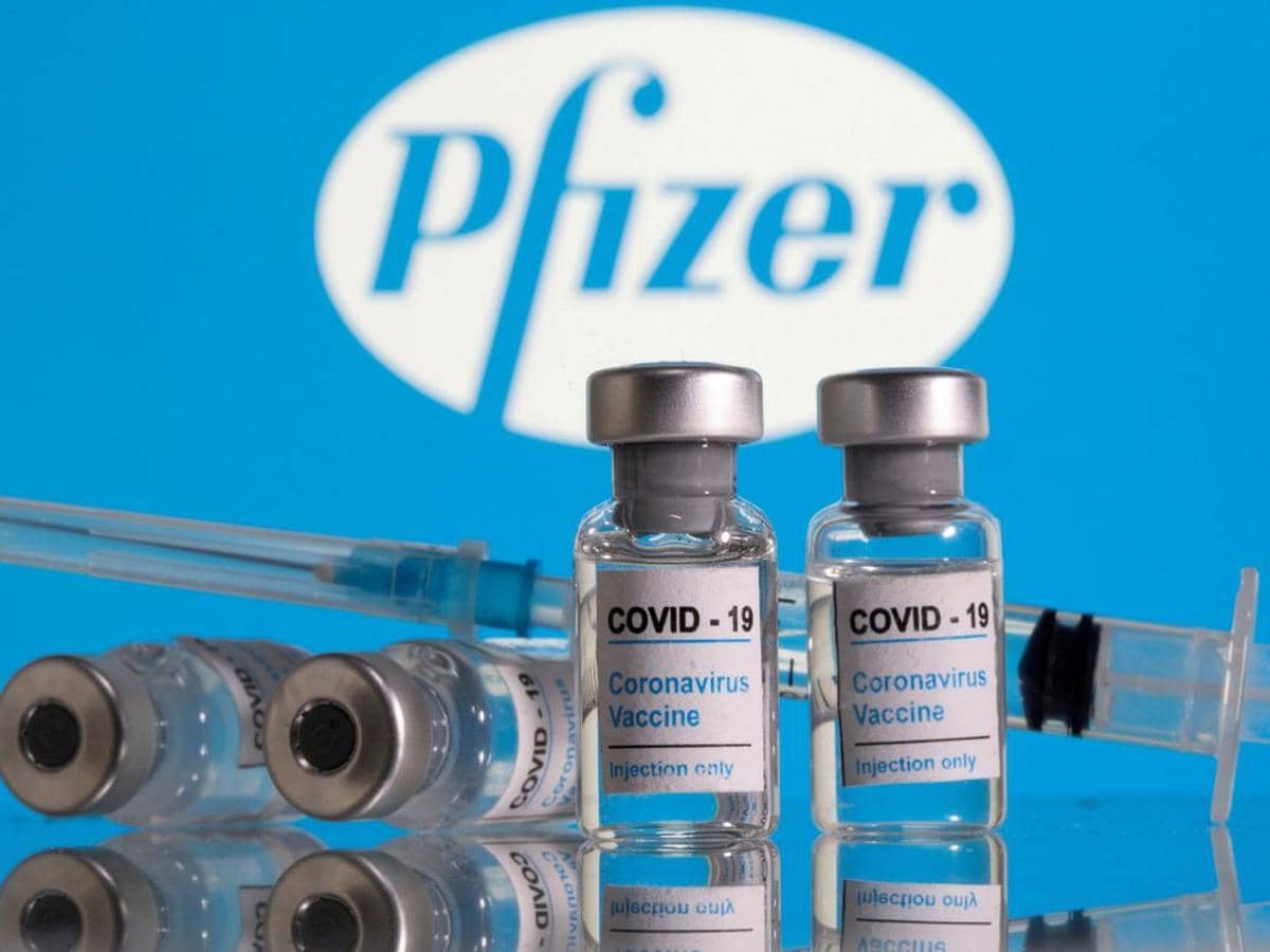 Pfizer busca que la FDA autorice dosis de refuerzo para todos los adultos