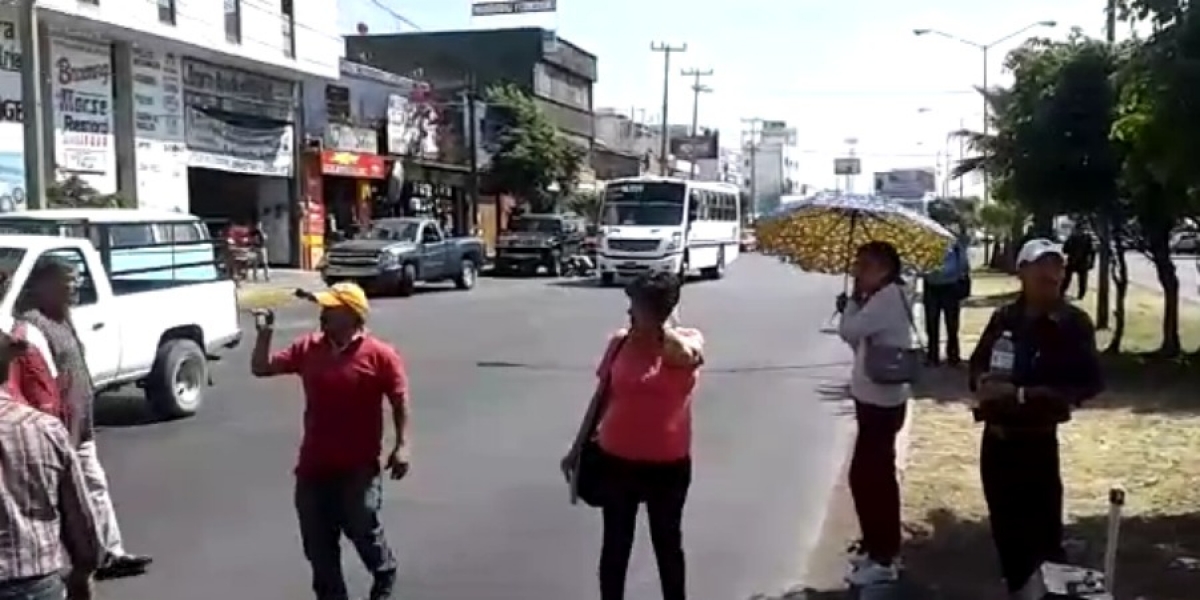 Se manifiesta Asociación Cívica Morelense en la SMyT