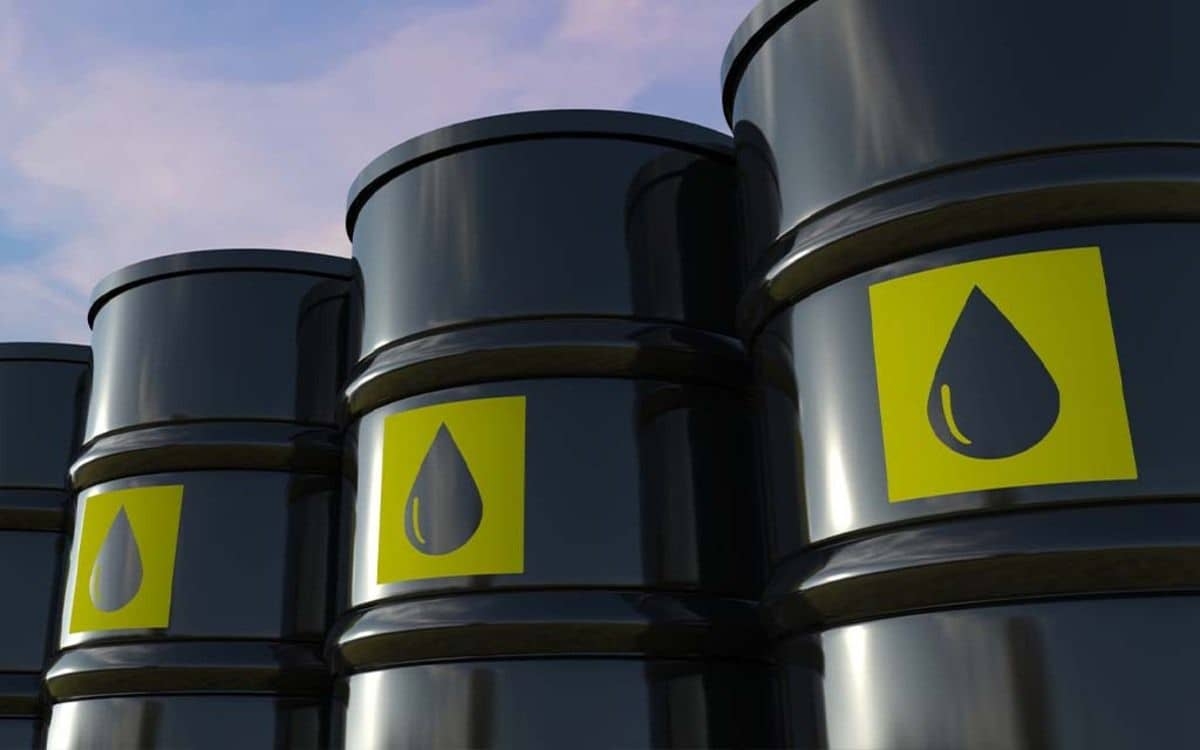 Precio del petróleo sube mientras persiste la cautela por Omicron