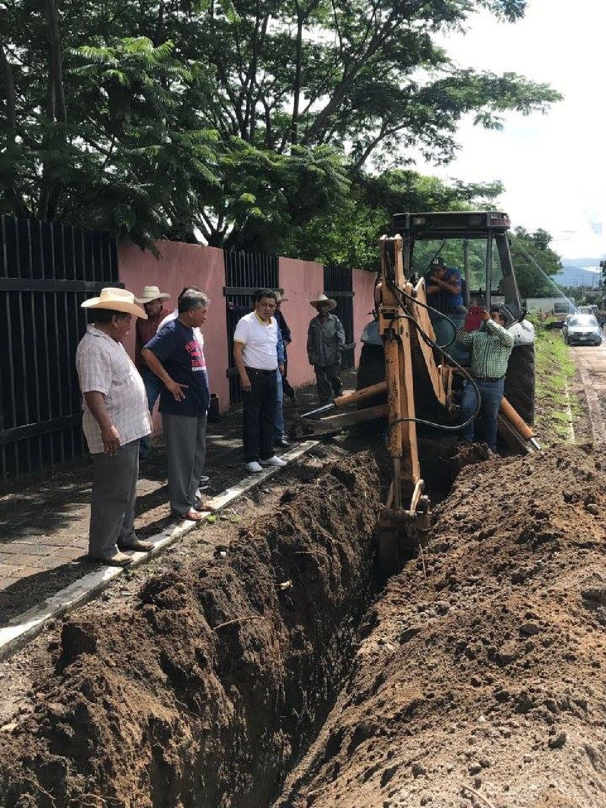 Israel Andrade Zavala supervisó las obras públicas en la comunidad de Tetelilla