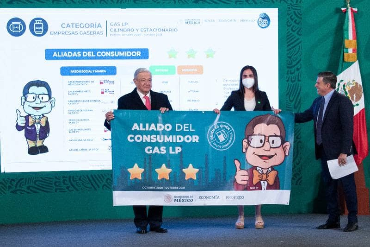 AMLO premia a gaseras y gasolineras por ofrecer precios bajos