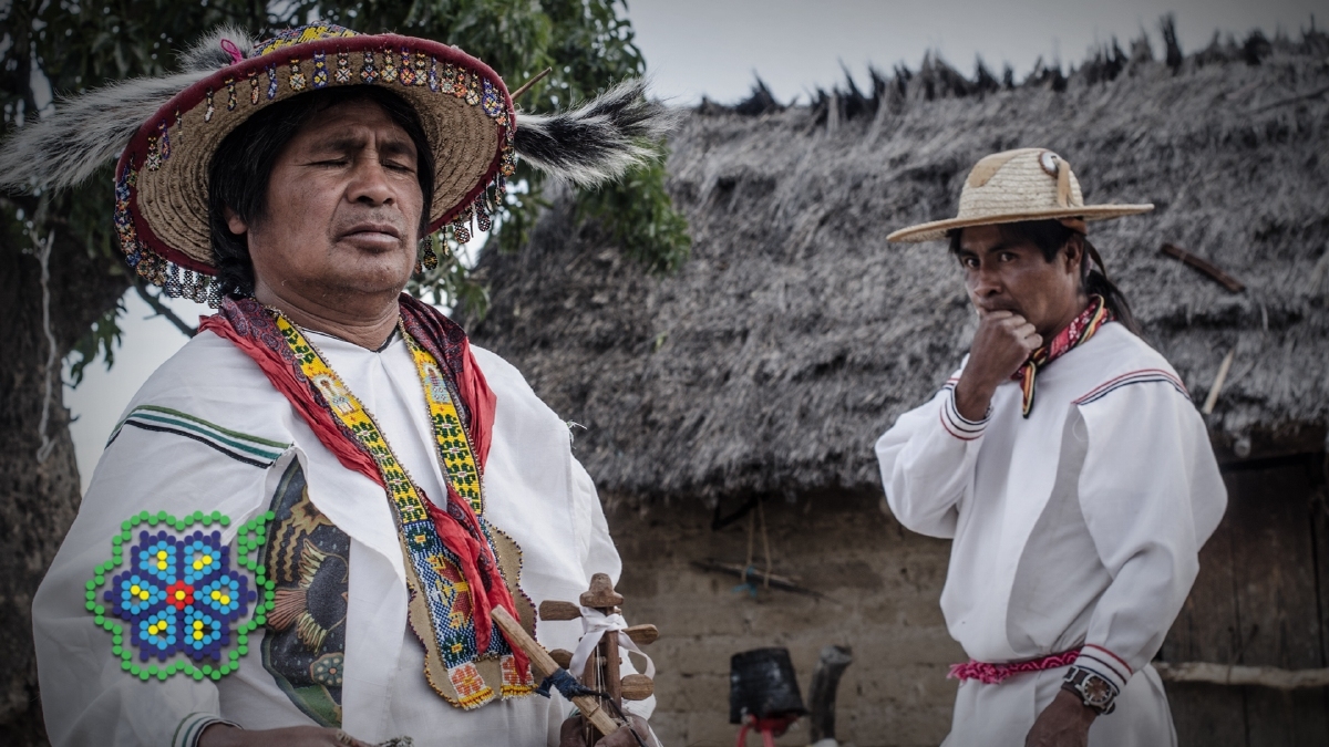 Conversatorio con el director de la película Huicholes: Los últimos guardianes del peyote