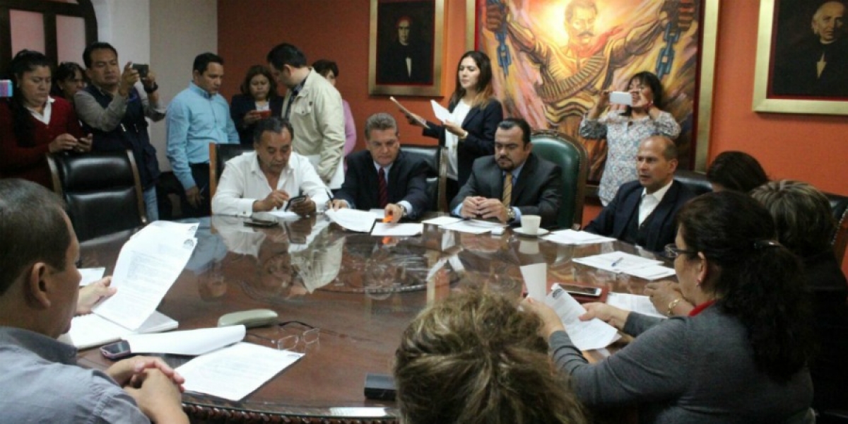 Se reúnen integrantes de la Junta Política y de Gobierno con líderes sindicales