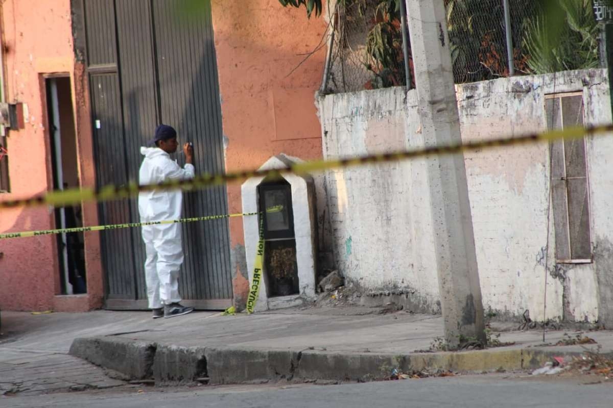 Balean a dos mujeres y a un hombre en la Satélite