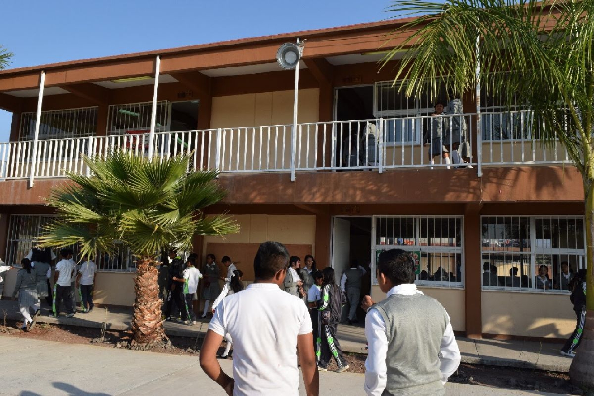 Busca IEBEM recursos para mantenimiento de escuelas
