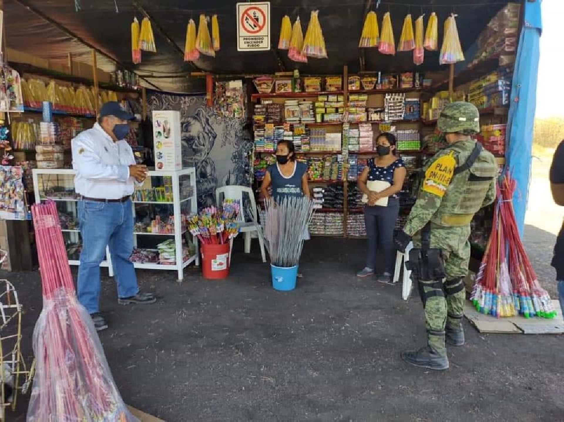 Garantizan seguridad en los tianguis de cohetes de Xoxocotla