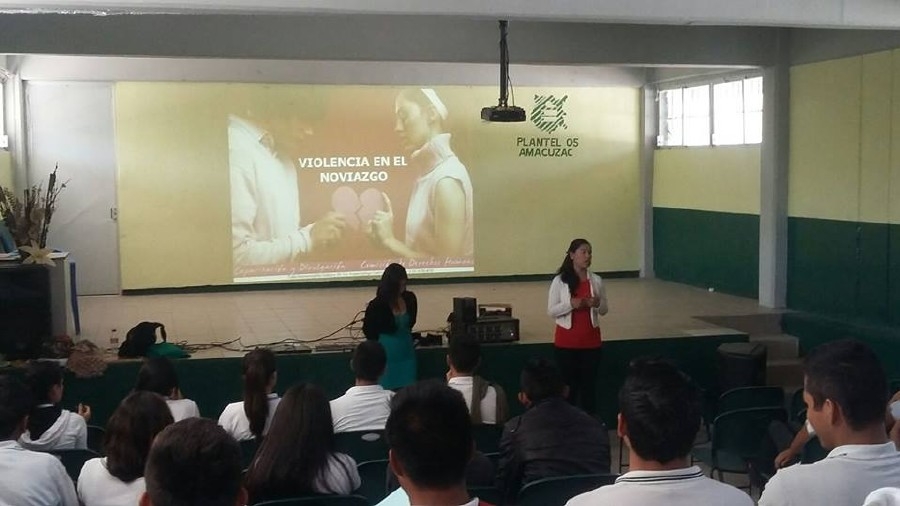 Imparten pláticas para prevenir la violencia en el noviazgo en adolescentes