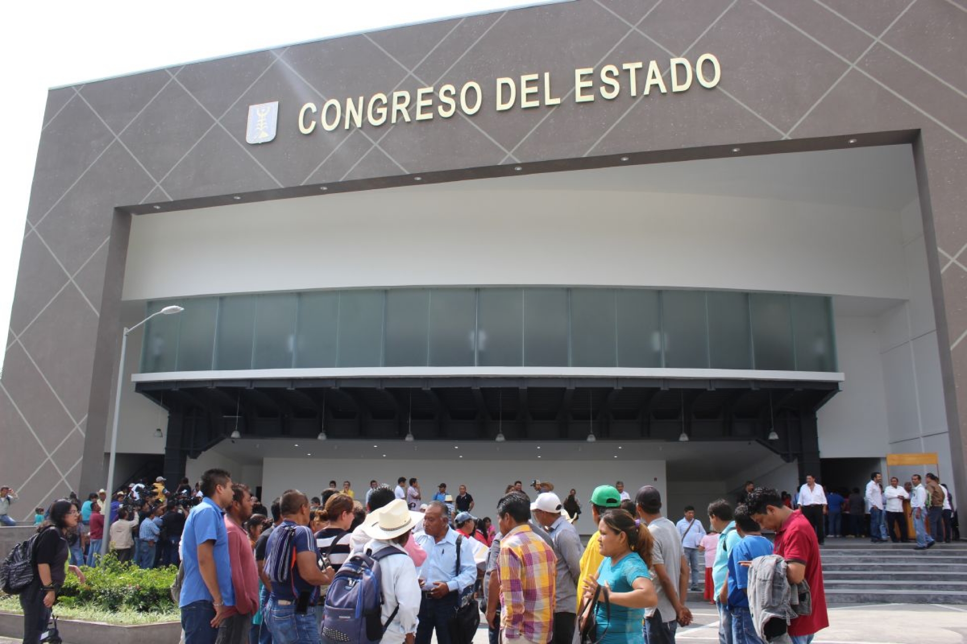 Pobladores de Hueyapan y Xoxocotla tomaron la sede del Congreso por más de siete horas