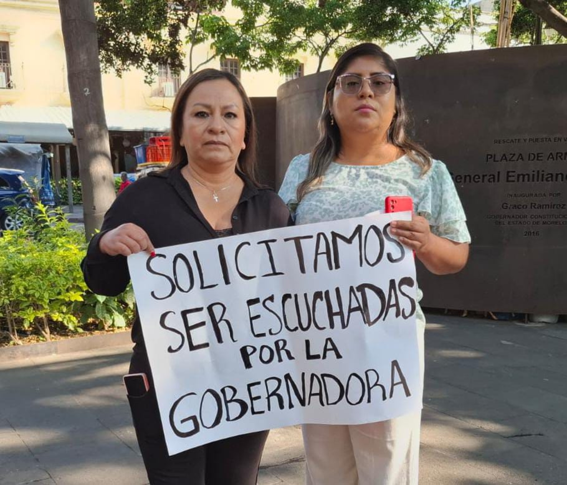 Demanda apoyo de la gobernadora maestra que fue removida por denunciar corrupción
