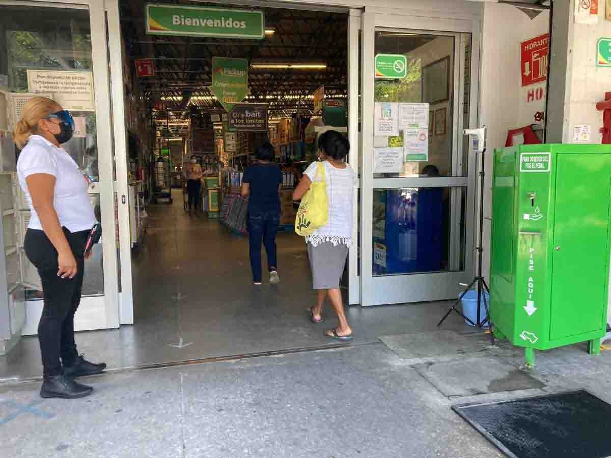 Establecimientos del surponiente reducen aforo de clientes