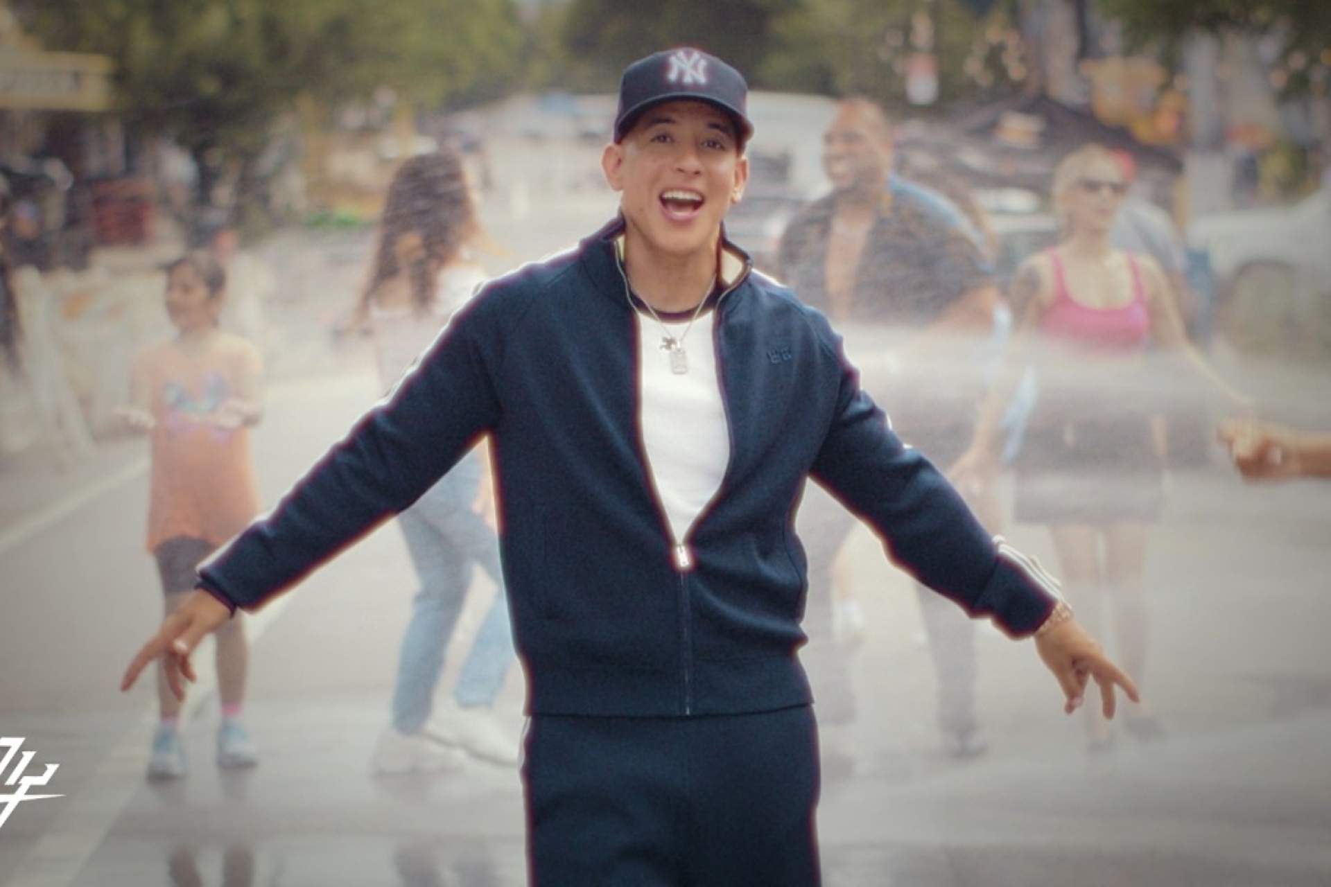 Daddy Yankee rompe su retiro y regresa como DY con "Sonríele", un tema cristiano