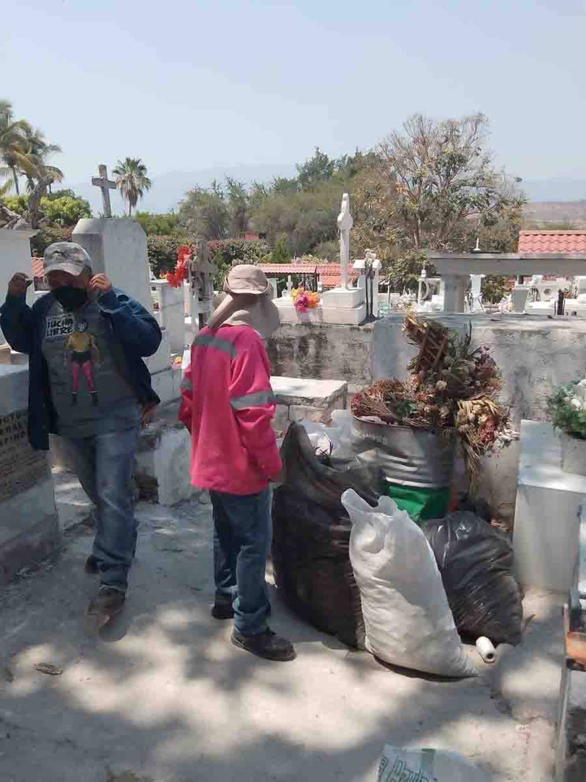 Intensifican descacharrización en panteones de Jojutla