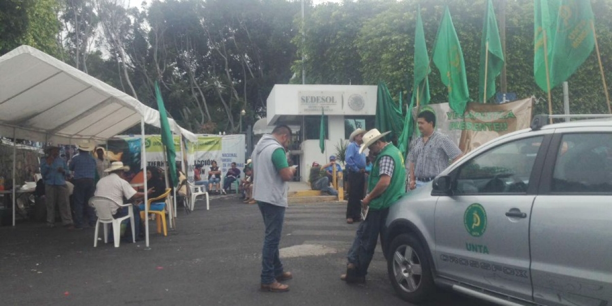 Se manifiesta la UNTA en Sedesol; reclama presunto desvío de recursos